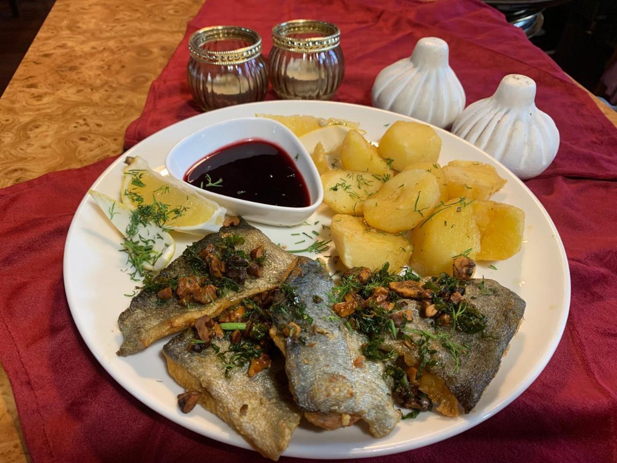 Hotel Tyrol I Restauracja Zycie Gruzji Osielsko Bagian luar foto