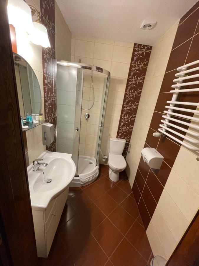 Hotel Tyrol I Restauracja Zycie Gruzji Osielsko Bagian luar foto