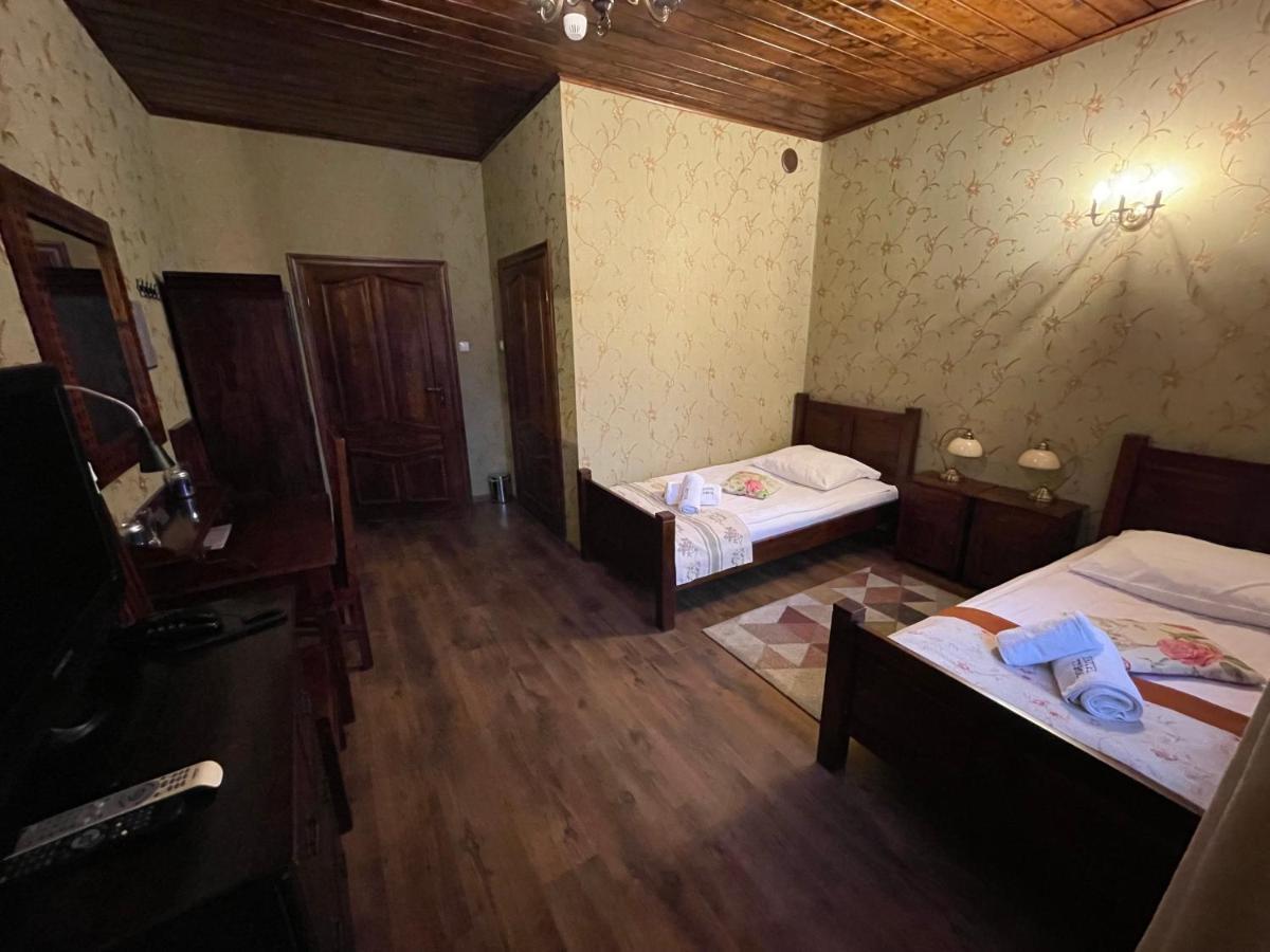 Hotel Tyrol I Restauracja Zycie Gruzji Osielsko Bagian luar foto